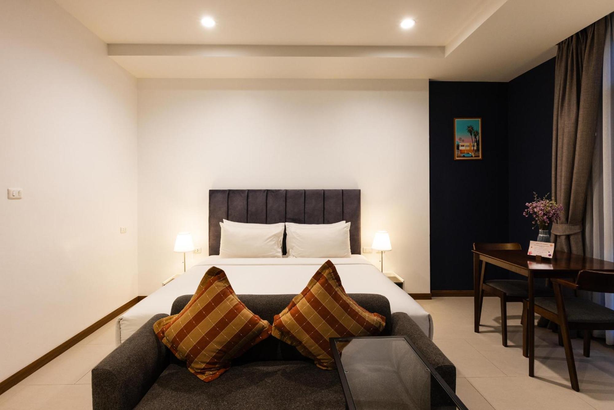 โรงแรม Amiri Place